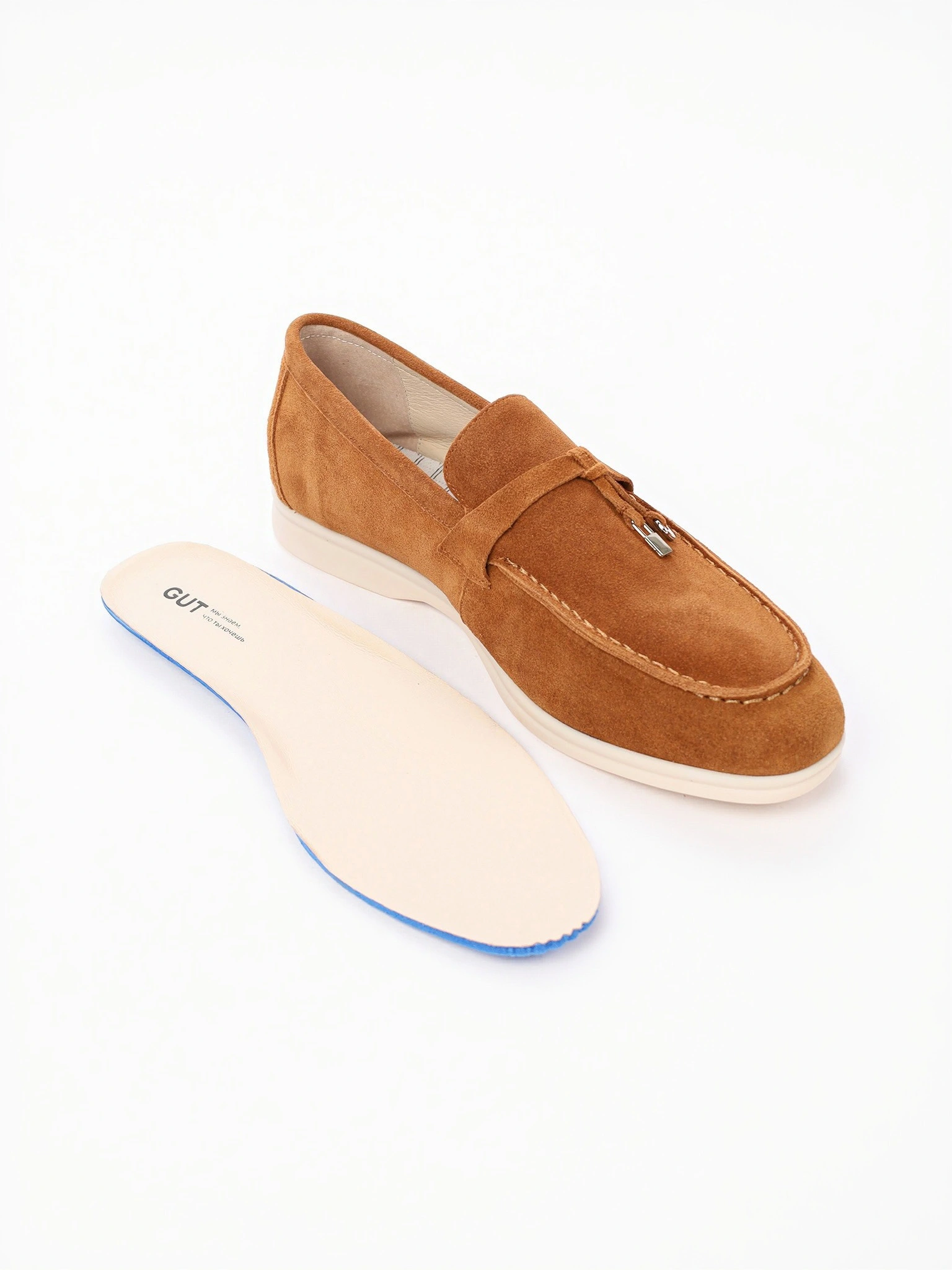 Туфли-лоферы  светло-коричневого цвета на низкой подошве